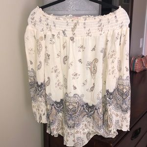 Off the shoulder boho print shirt